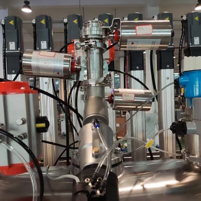 comprar Máquina de llenado de líquido de detergente de 1-5L hecha en fábrica con tapa y etiquetado opcional online manufacture