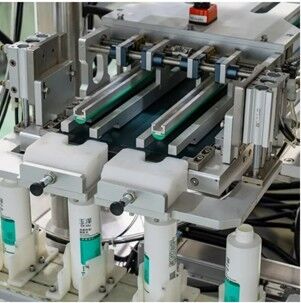 Comprar Línea automática inteligente de llenado y tapado de productos químicos diarios de alta velocidad de 100-1000 ml Fabricación en línea