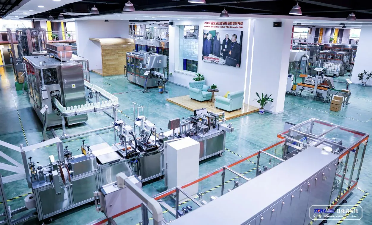 ODM Máquina automática de llenado de botellas de aceite y anticongelante con múltiples cabezas 15