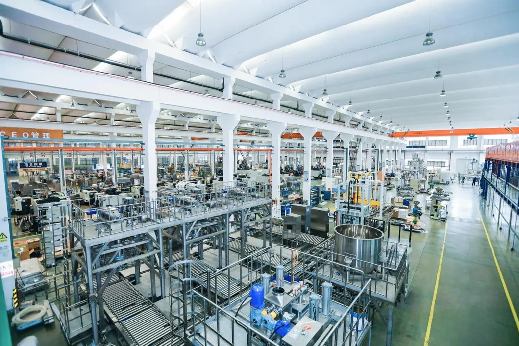 M&aacute;quina autom&aacute;tica de llenado de lubricantes qu&iacute;micos para la industria 9